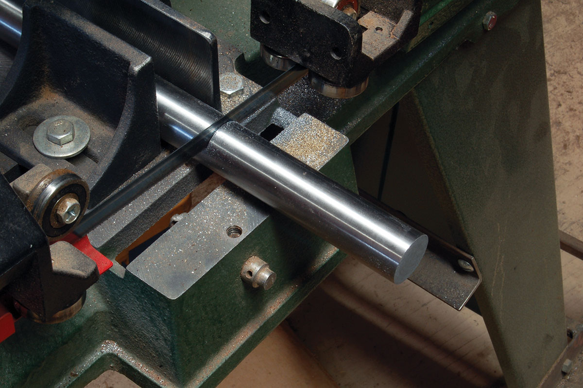 A section of a 1-inch drill rod is being sawed off to make a ring alignment tool.